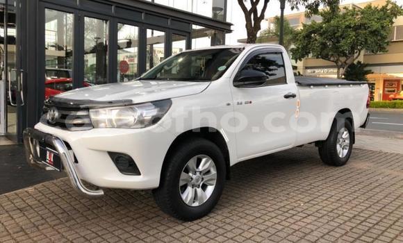 Sayi Na hannu Toyota Hilux White Mota in Maseru a Maseru Sayi Na hannu Toyota Hilux White Mota in Maseru a Maseru