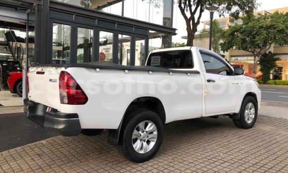 Sayi Na hannu Toyota Hilux White Mota in Maseru a Maseru Sayi Na hannu Toyota Hilux White Mota in Maseru a Maseru