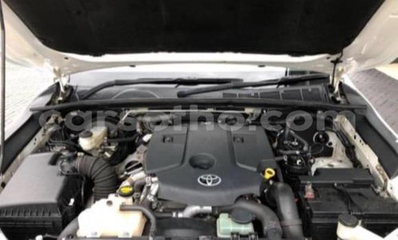Sayi Na hannu Toyota Hilux White Mota in Maseru a Maseru Sayi Na hannu Toyota Hilux White Mota in Maseru a Maseru