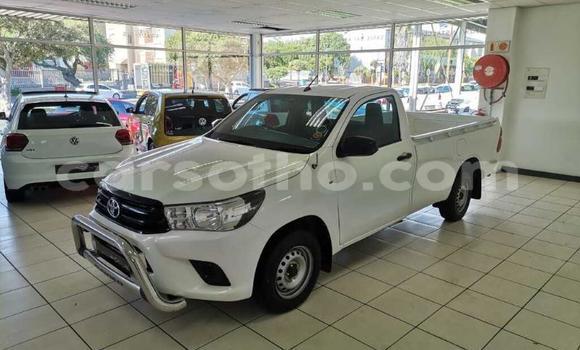Sayi Na hannu Toyota Hilux White Mota in Maseru a Maseru Sayi Na hannu Toyota Hilux White Mota in Maseru a Maseru