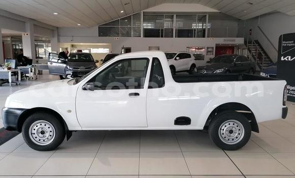 Sayi Na hannu Ford B-MAX White Mota in Maseru a Maseru Sayi Na hannu Ford B-MAX White Mota in Maseru a Maseru