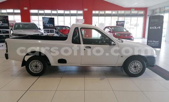 Sayi Na hannu Ford B-MAX White Mota in Maseru a Maseru Sayi Na hannu Ford B-MAX White Mota in Maseru a Maseru