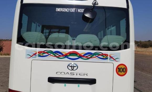 Acheter Occasion Voiture Toyota Coaster Blanc à Maseru, Maseru Acheter Occasion Voiture Toyota Coaster Blanc à Maseru, Maseru
