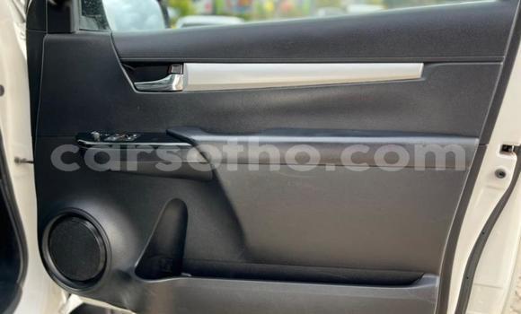 Sayi Na hannu Toyota Hilux White Mota in Maseru a Maseru Sayi Na hannu Toyota Hilux White Mota in Maseru a Maseru
