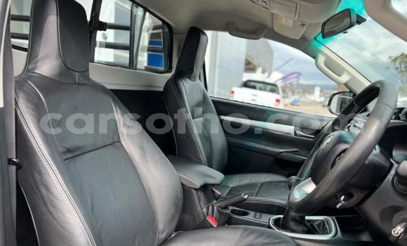 Sayi Na hannu Toyota Hilux White Mota in Maseru a Maseru Sayi Na hannu Toyota Hilux White Mota in Maseru a Maseru