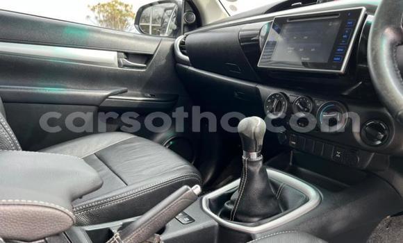 Sayi Na hannu Toyota Hilux White Mota in Maseru a Maseru Sayi Na hannu Toyota Hilux White Mota in Maseru a Maseru