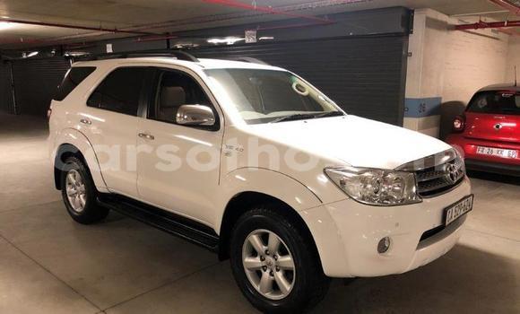 Sayi Na hannu Toyota Fortuner White Mota in Maputsoe a Leribe Sayi Na hannu Toyota Fortuner White Mota in Maputsoe a Leribe