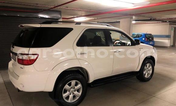 Sayi Na hannu Toyota Fortuner White Mota in Maputsoe a Leribe Sayi Na hannu Toyota Fortuner White Mota in Maputsoe a Leribe