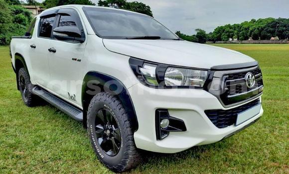Buy Used Toyota Hilux White Car in Maseru in Maseru Buy Used Toyota Hilux White Car in Maseru in Maseru