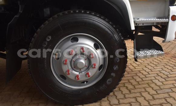 Sayi Na hannu Nissan UD White Babbar mota in Maseru a Maseru Sayi Na hannu Nissan UD White Babbar mota in Maseru a Maseru