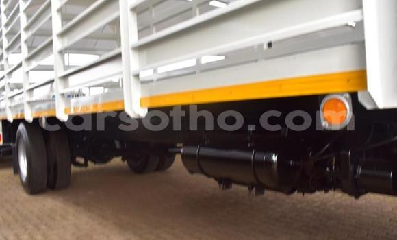 Sayi Na hannu Nissan UD White Babbar mota in Maseru a Maseru Sayi Na hannu Nissan UD White Babbar mota in Maseru a Maseru