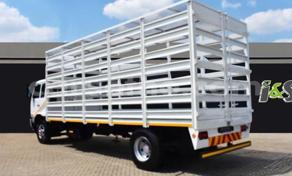 Sayi Na hannu Nissan UD White Babbar mota in Maseru a Maseru Sayi Na hannu Nissan UD White Babbar mota in Maseru a Maseru