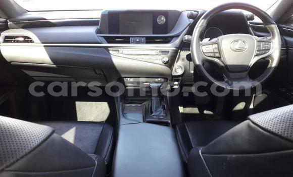 Sayi Na hannu Lexus ES White Mota in Maseru a Maseru Sayi Na hannu Lexus ES White Mota in Maseru a Maseru