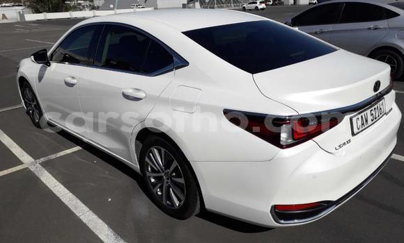 Sayi Na hannu Lexus ES White Mota in Maseru a Maseru Sayi Na hannu Lexus ES White Mota in Maseru a Maseru