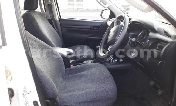 اشتري مستعمل Toyota Hilux White سيارة في Butha Buthe في Butha-Buthe اشتري مستعمل Toyota Hilux White سيارة في Butha Buthe في Butha-Buthe