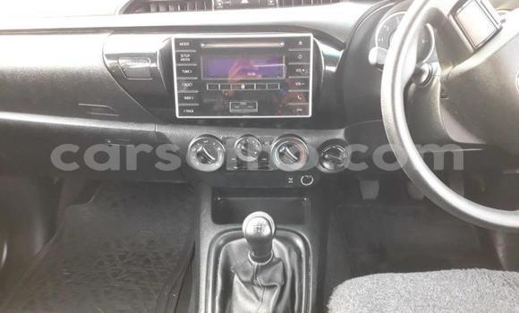 اشتري مستعمل Toyota Hilux White سيارة في Butha Buthe في Butha-Buthe اشتري مستعمل Toyota Hilux White سيارة في Butha Buthe في Butha-Buthe