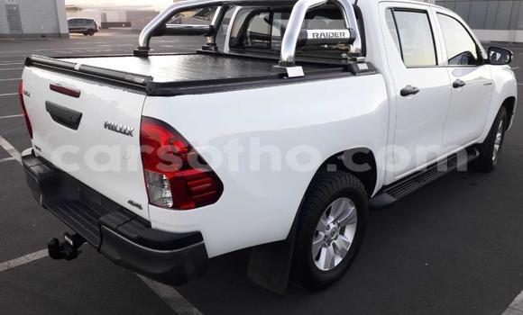 اشتري مستعمل Toyota Hilux White سيارة في Butha Buthe في Butha-Buthe اشتري مستعمل Toyota Hilux White سيارة في Butha Buthe في Butha-Buthe