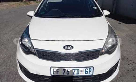Sayi Na hannu Kia Rio White Mota in Maseru a Maseru Sayi Na hannu Kia Rio White Mota in Maseru a Maseru
