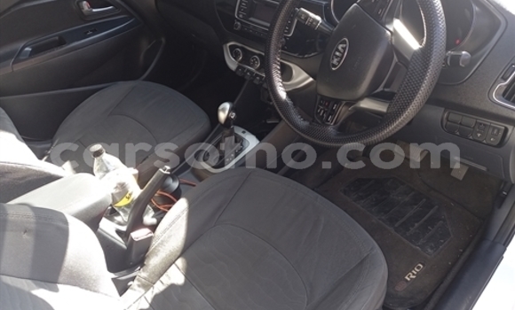 Sayi Na hannu Kia Rio White Mota in Maseru a Maseru Sayi Na hannu Kia Rio White Mota in Maseru a Maseru