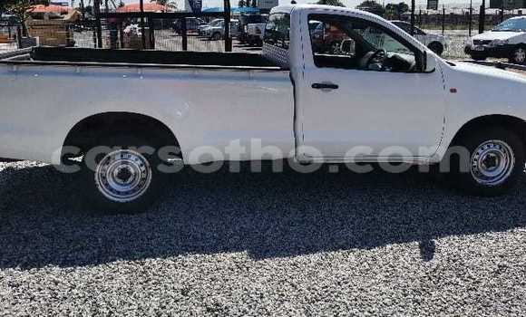 Sayi Na hannu Toyota Hilux White Mota in Roma a Maseru Sayi Na hannu Toyota Hilux White Mota in Roma a Maseru