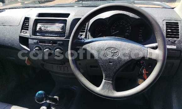 Sayi Na hannu Toyota Hilux White Mota in Roma a Maseru Sayi Na hannu Toyota Hilux White Mota in Roma a Maseru