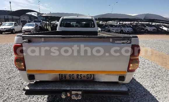 Sayi Na hannu Toyota Hilux White Mota in Roma a Maseru Sayi Na hannu Toyota Hilux White Mota in Roma a Maseru
