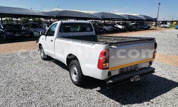 Sayi Na hannu Toyota Hilux White Mota in Roma a Maseru Sayi Na hannu Toyota Hilux White Mota in Roma a Maseru