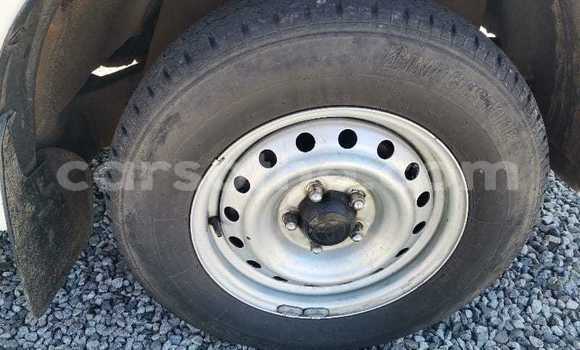 Sayi Na hannu Toyota Hilux White Mota in Roma a Maseru Sayi Na hannu Toyota Hilux White Mota in Roma a Maseru