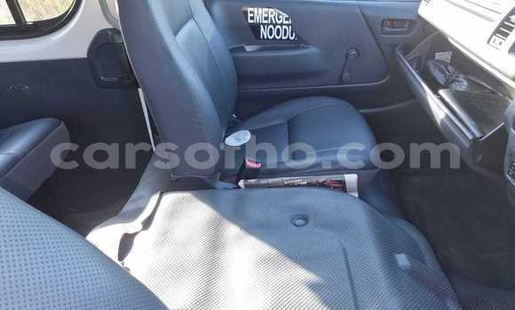 Acheter Occasion Voiture Toyota Dolphin Blanc à Teyateyaneng, Berea Acheter Occasion Voiture Toyota Dolphin Blanc à Teyateyaneng, Berea