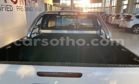 Buy Used Toyota Hilux White Car in Maputsoe in Leribe Buy Used Toyota Hilux White Car in Maputsoe in Leribe