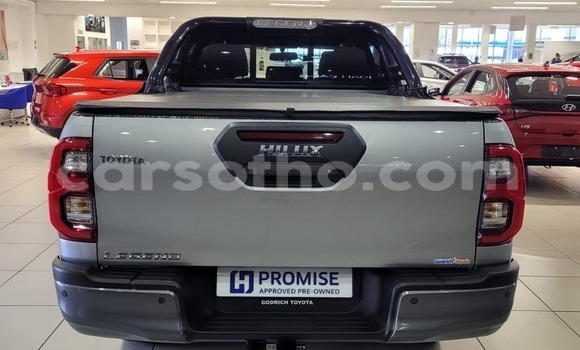 Sayi Na hannu Toyota Hilux Silver Mota in Maseru a Maseru Sayi Na hannu Toyota Hilux Silver Mota in Maseru a Maseru