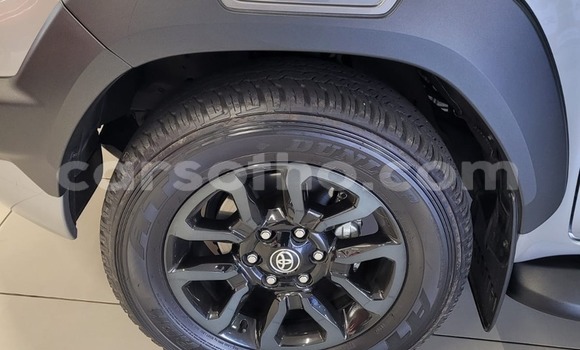 Sayi Na hannu Toyota Hilux Silver Mota in Maseru a Maseru Sayi Na hannu Toyota Hilux Silver Mota in Maseru a Maseru