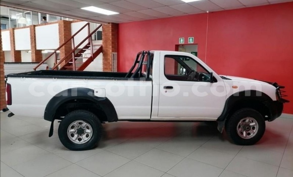 Sayi Na hannu Nissan Hardbody White Mota in Maputsoe a Leribe Sayi Na hannu Nissan Hardbody White Mota in Maputsoe a Leribe