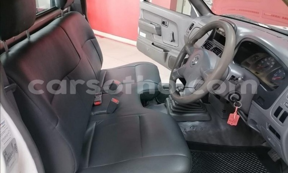 Sayi Na hannu Nissan Hardbody White Mota in Maputsoe a Leribe Sayi Na hannu Nissan Hardbody White Mota in Maputsoe a Leribe