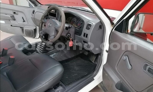 Sayi Na hannu Nissan Hardbody White Mota in Maputsoe a Leribe Sayi Na hannu Nissan Hardbody White Mota in Maputsoe a Leribe