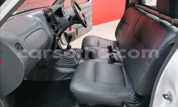 Sayi Na hannu Nissan Hardbody White Mota in Maputsoe a Leribe Sayi Na hannu Nissan Hardbody White Mota in Maputsoe a Leribe