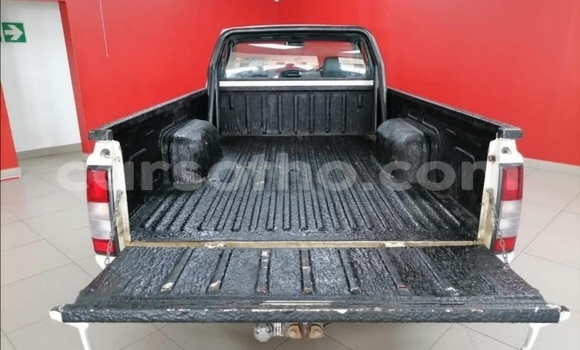 Sayi Na hannu Nissan Hardbody White Mota in Maputsoe a Leribe Sayi Na hannu Nissan Hardbody White Mota in Maputsoe a Leribe