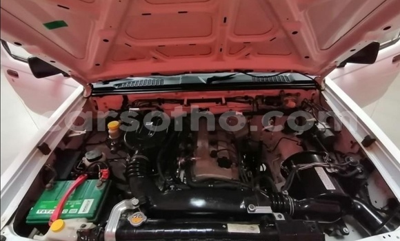 Sayi Na hannu Nissan Hardbody White Mota in Maputsoe a Leribe Sayi Na hannu Nissan Hardbody White Mota in Maputsoe a Leribe