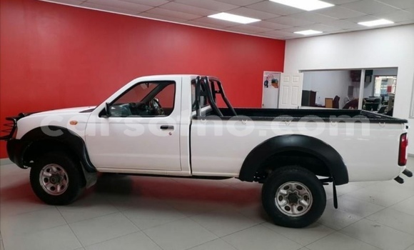 Sayi Na hannu Nissan Hardbody White Mota in Maputsoe a Leribe Sayi Na hannu Nissan Hardbody White Mota in Maputsoe a Leribe