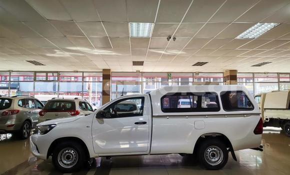 Buy Used Toyota Hilux White Car in Maputsoe in Leribe Buy Used Toyota Hilux White Car in Maputsoe in Leribe