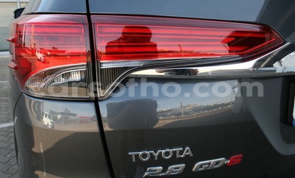 اشتري مستعمل Toyota Fortuner Black سيارة في Maseru في Maseru اشتري مستعمل Toyota Fortuner Black سيارة في Maseru في Maseru