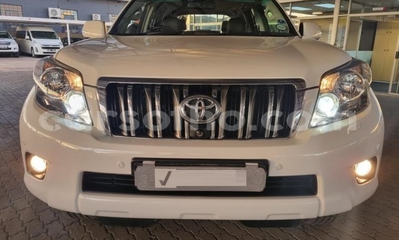 Sayi Na hannu Toyota Hilux White Mota in Maseru a Maseru Sayi Na hannu Toyota Hilux White Mota in Maseru a Maseru