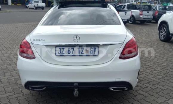 Sayi Na hannu Mercedes-Benz C-klasse AMG White Mota in Maseru a Maseru Sayi Na hannu Mercedes-Benz C-klasse AMG White Mota in Maseru a Maseru