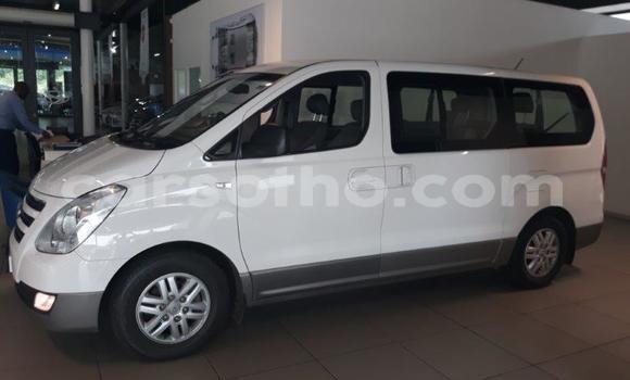 Acheter Occasion Voiture Hyundai H1 Blanc à Maseru, Maseru Acheter Occasion Voiture Hyundai H1 Blanc à Maseru, Maseru
