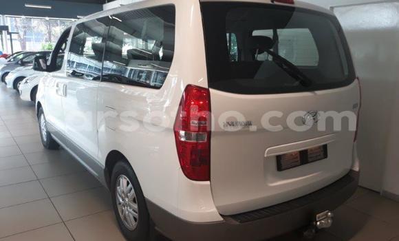 Acheter Occasion Voiture Hyundai H1 Blanc à Maseru, Maseru Acheter Occasion Voiture Hyundai H1 Blanc à Maseru, Maseru
