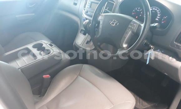 Acheter Occasion Voiture Hyundai H1 Blanc à Maseru, Maseru Acheter Occasion Voiture Hyundai H1 Blanc à Maseru, Maseru