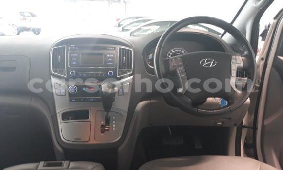 Acheter Occasion Voiture Hyundai H1 Blanc à Maseru, Maseru Acheter Occasion Voiture Hyundai H1 Blanc à Maseru, Maseru