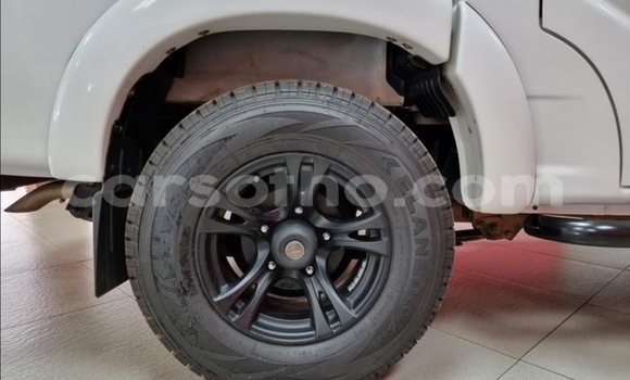 Buy Used Mahindra NC 640 DP White Car in Butha–Buthe in Thaba-Tseka Buy Used Mahindra NC 640 DP White Car in Butha–Buthe in Thaba-Tseka