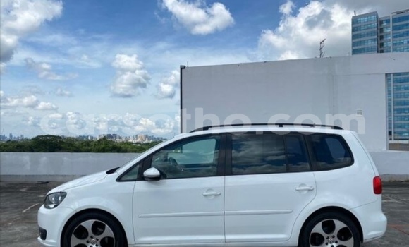 Buy Used Volkswagen Touran White Car in Butha Buthe in Butha-Buthe Buy Used Volkswagen Touran White Car in Butha Buthe in Butha-Buthe