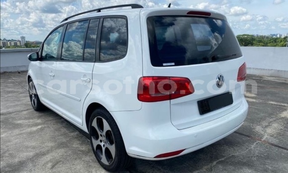 Buy Used Volkswagen Touran White Car in Butha Buthe in Butha-Buthe Buy Used Volkswagen Touran White Car in Butha Buthe in Butha-Buthe